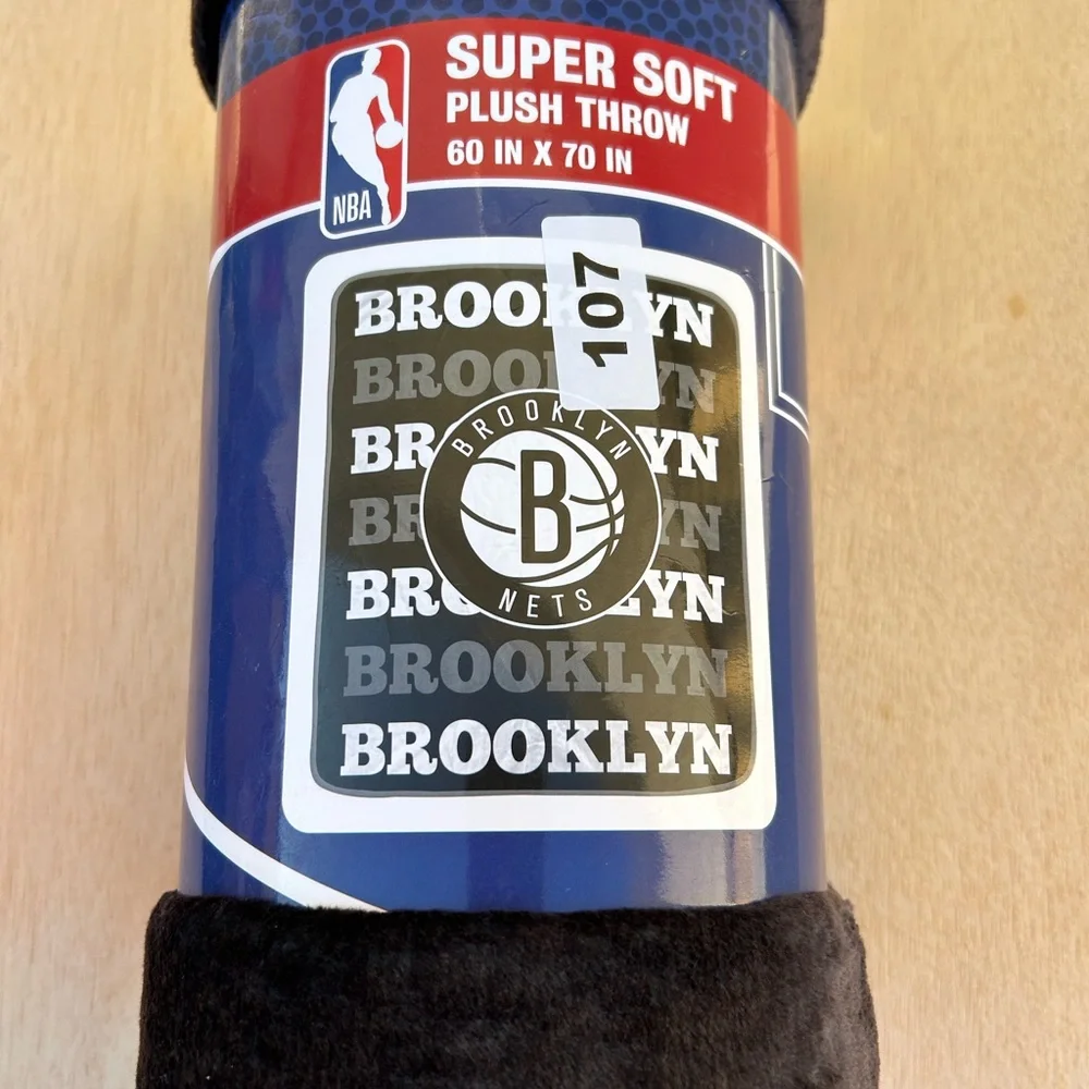 NBA Brooklyn Nets Super Soft Plush Throw Blanket 60x70 Repeat Logo NBABLRW-6BKN